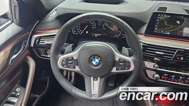 BMW 5 Series 2019 — ფოტო 13/20