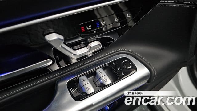 Mercedes-Benz SL-Class 2023 — Photo 19/37