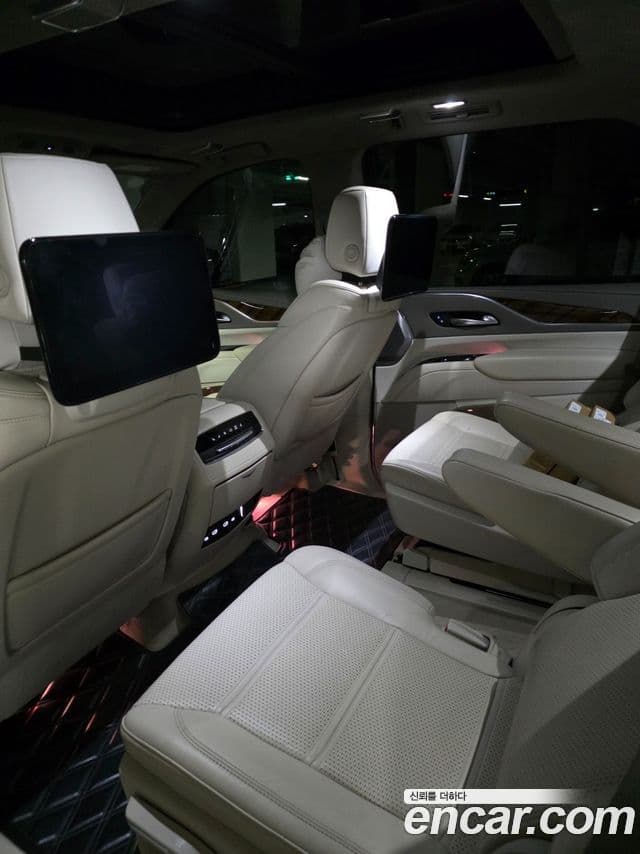 Cadillac Escalade 2022 — Şəkil 16/19
