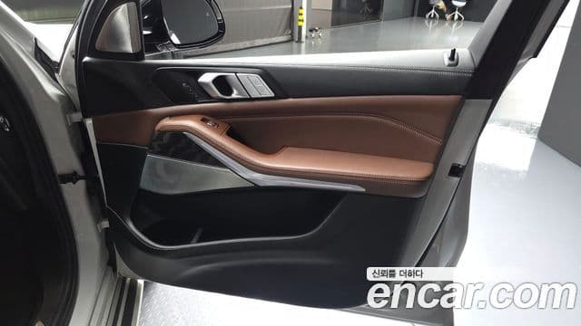 BMW X7 2021 — Şəkil 18/31