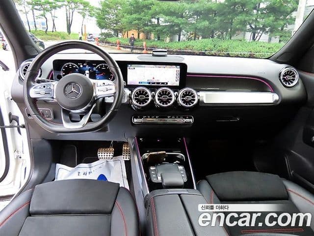 Mercedes-Benz GLB-Class 2023 — Фото 10/20