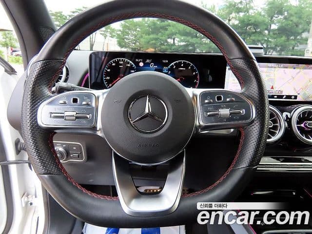 Mercedes-Benz GLB-Class 2023 — Фото 7/20