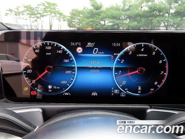 Mercedes-Benz GLB-Class 2023 — Фото 8/20