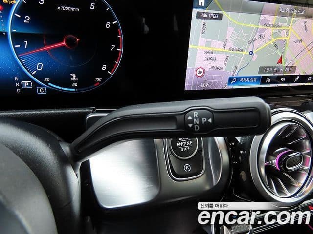 Mercedes-Benz GLB-Class 2023 — Фото 11/20