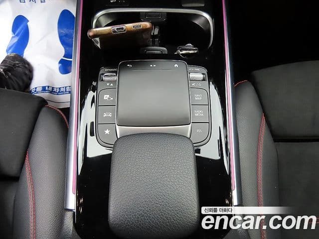 Mercedes-Benz GLB-Class 2023 — Фото 12/20