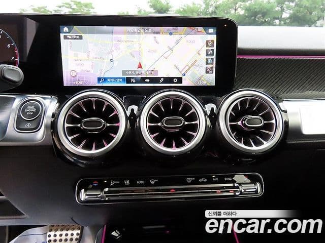 Mercedes-Benz GLB-Class 2023 — Фото 13/20