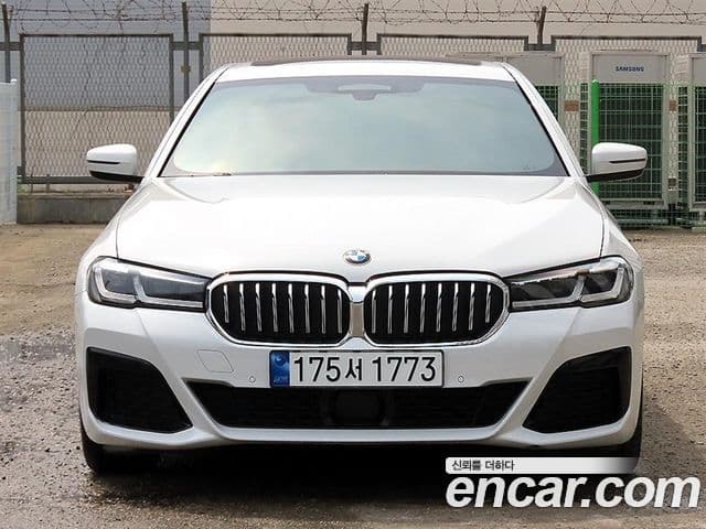 BMW 5 Series 2023 — ფოტო 10/19