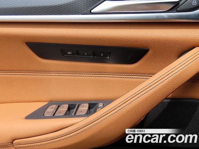 BMW 5 Series 2023 — ფოტო 12/19