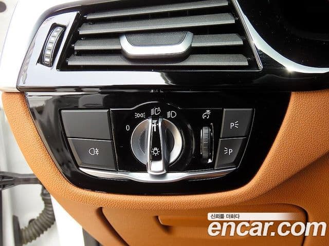 BMW 5 Series 2023 — ფოტო 13/19