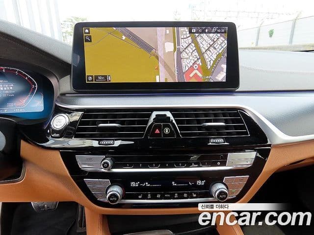BMW 5 Series 2023 — ფოტო 15/19