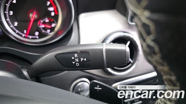 Mercedes-Benz CLA-Class 2018 — Şəkil 19/31