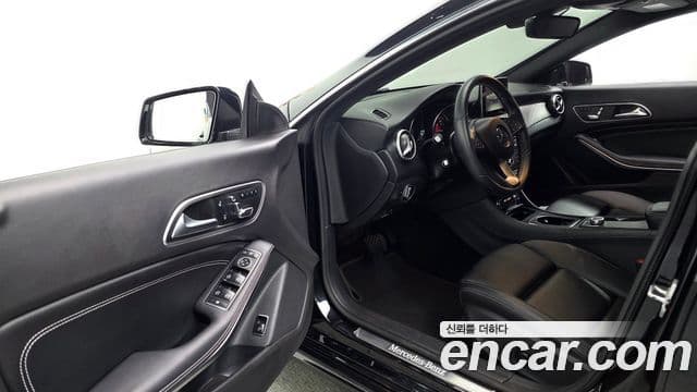 Mercedes-Benz CLA-Class 2018 — Şəkil 12/31