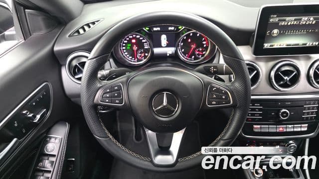 Mercedes-Benz CLA-Class 2018 — Şəkil 31/31