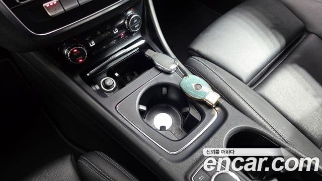 Mercedes-Benz CLA-Class 2018 — Şəkil 27/31