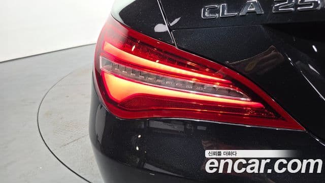 Mercedes-Benz CLA-Class 2018 — Şəkil 28/31