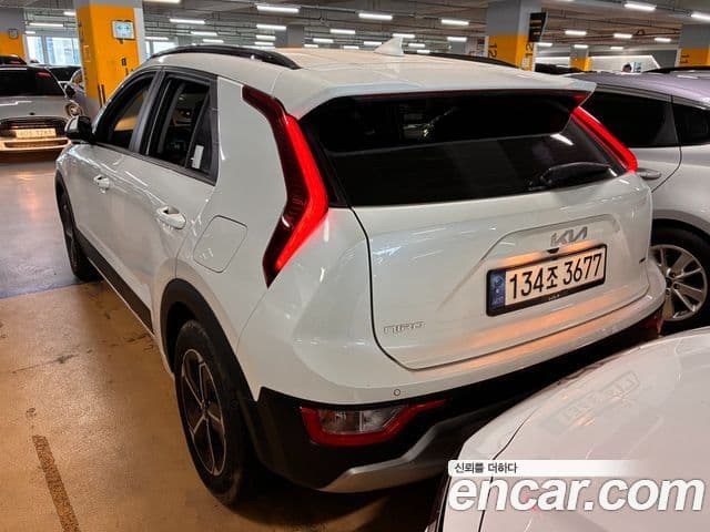 Kia Niro 2022 — ფოტო 2/13