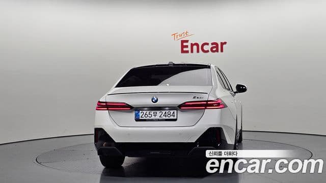 BMW 5 Series 2025 — ფოტო 4/20