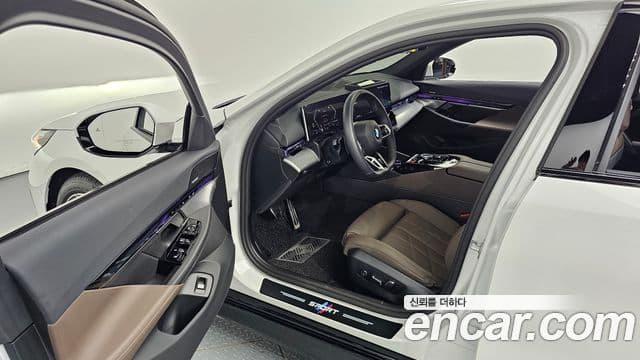 BMW 5 Series 2025 — ფოტო 9/20