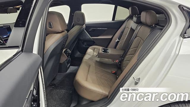 BMW 5 Series 2025 — ფოტო 13/20