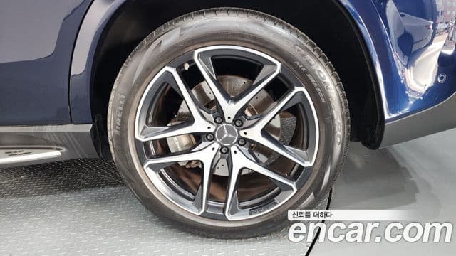 Mercedes-Benz GLE-Class 2021 — Photo 36/39