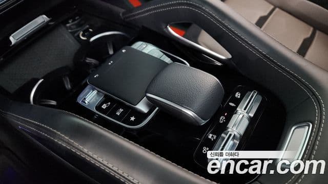 Mercedes-Benz GLE-Class 2021 — Photo 9/39
