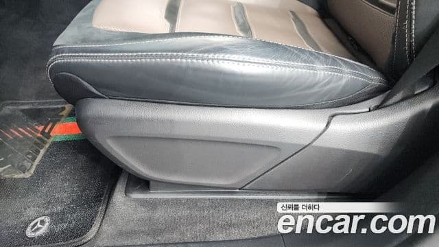 Mercedes-Benz GLE-Class 2021 — Photo 24/39