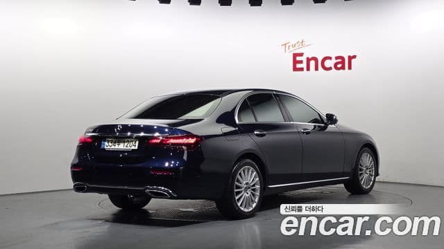 Mercedes-Benz E-Class 2021 — Фото 2/20