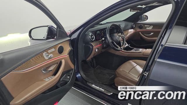 Mercedes-Benz E-Class 2021 — Фото 10/20
