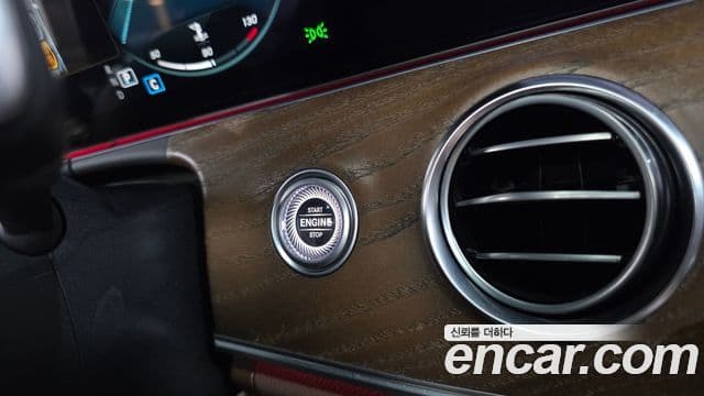 Mercedes-Benz E-Class 2021 — Фото 19/20