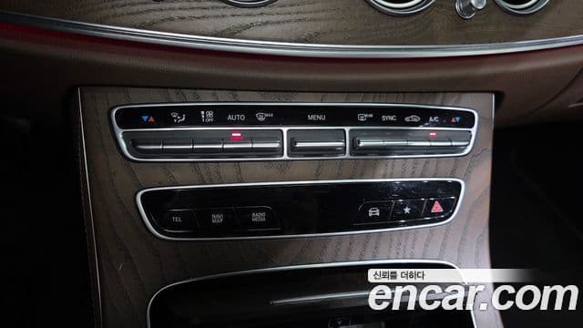 Mercedes-Benz E-Class 2021 — Şəkil 14/32