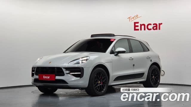 Porsche Macan 2021 — Фото 1/20