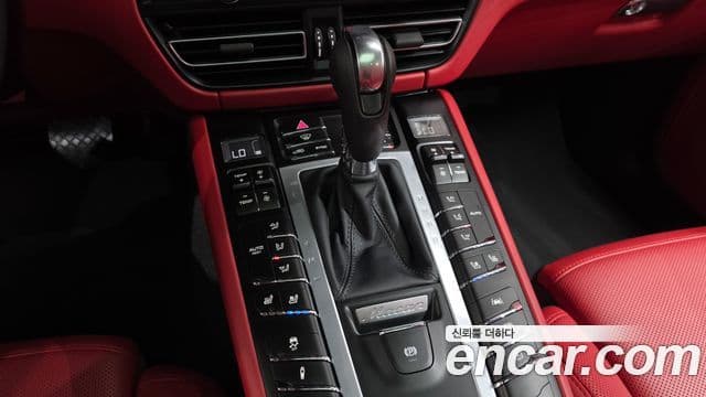 Porsche Macan 2021 — Фото 9/20