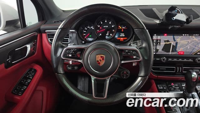 Porsche Macan 2021 — Фото 12/20