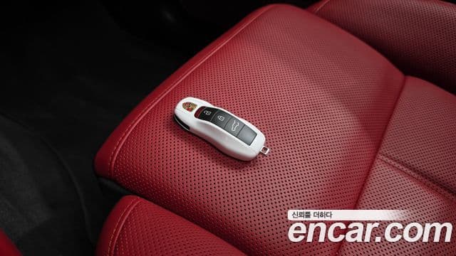 Porsche Macan 2021 — Фото 15/20