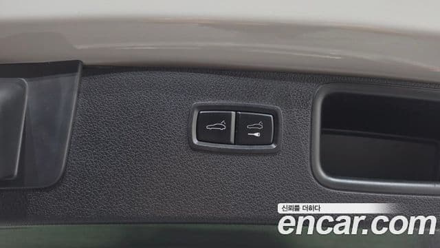 Porsche Macan 2021 — Фото 19/20