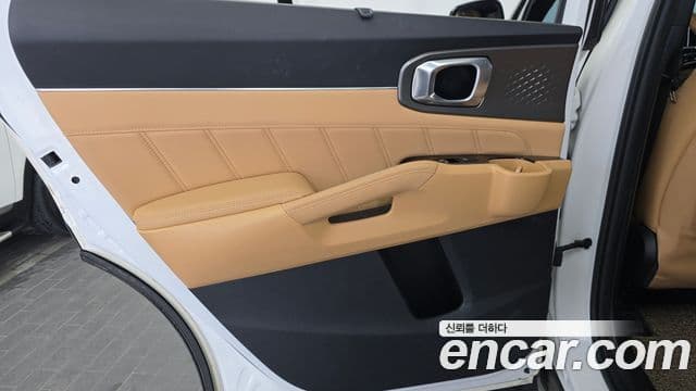 Kia Sorento 2022 — Photo 8/32