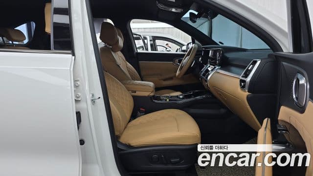 Kia Sorento 2022 — Photo 1/32