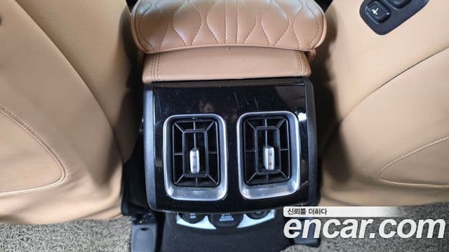 Kia Sorento 2022 — Photo 2/32