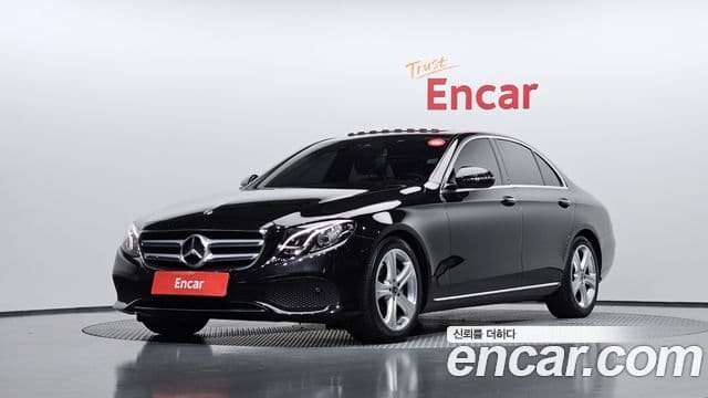Mercedes-Benz E-Class 2018 — Фото 1/20