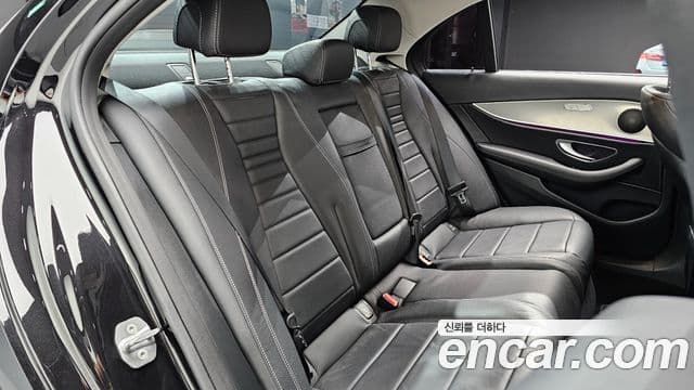 Mercedes-Benz E-Class 2018 — Фото 11/20
