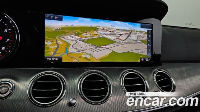Mercedes-Benz E-Class 2018 — Фото 14/20