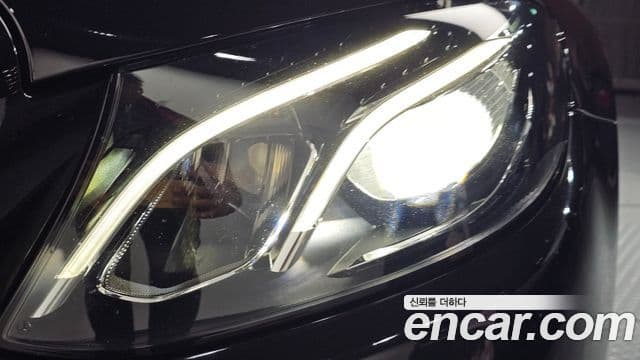 Mercedes-Benz E-Class 2018 — Photo 30/30