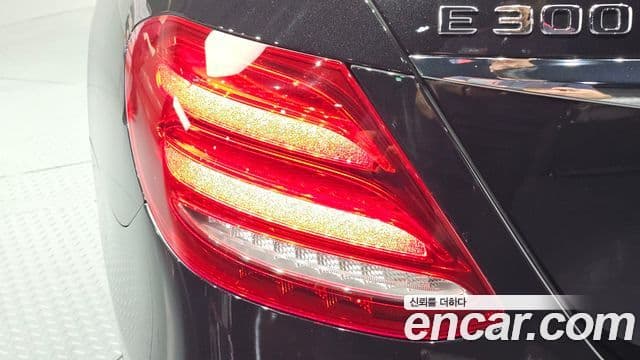 Mercedes-Benz E-Class 2018 — Photo 21/30