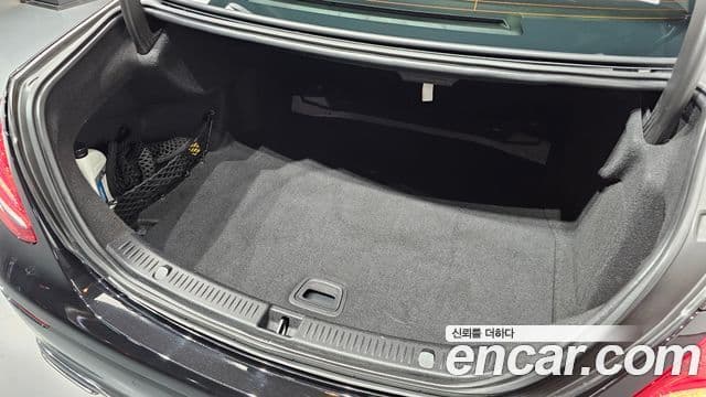 Mercedes-Benz E-Class 2018 — Photo 9/30