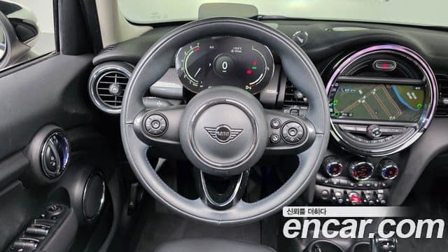 Mini Cooper 2021 — Şəkil 26/33