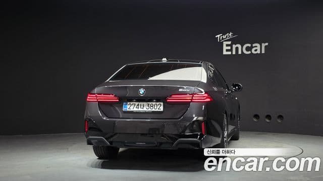 BMW 5 Series 2025 — Şəkil 28/37