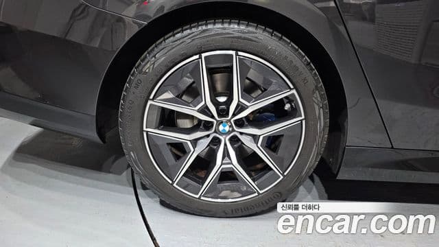 BMW 5 Series 2025 — Şəkil 35/37