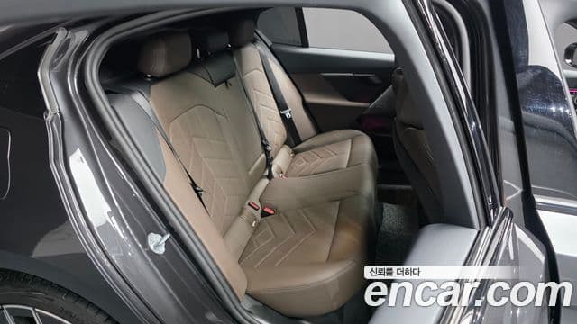 BMW 5 Series 2025 — Şəkil 30/37