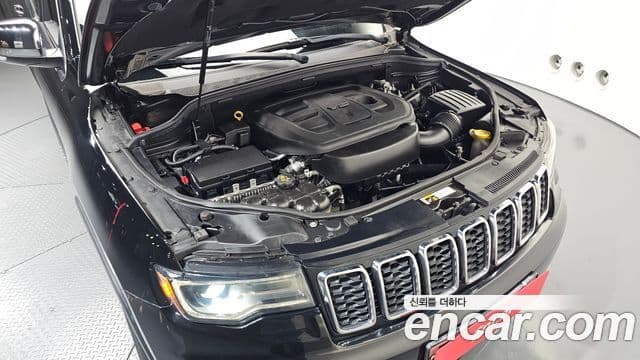 Jeep Grand Cherokee 2019 — Şəkil 32/35