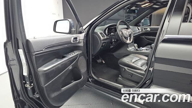 Jeep Grand Cherokee 2019 — Şəkil 2/35